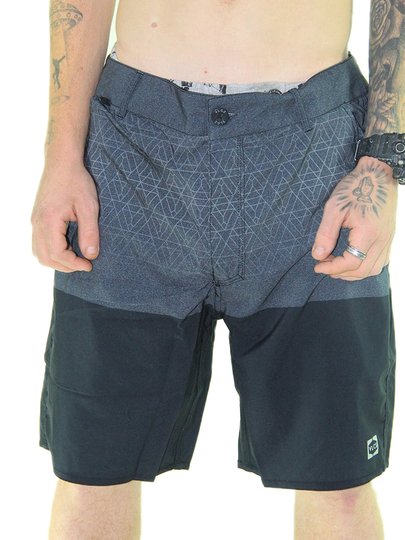 Bermuda de Passeio VLCS Class - Preto/Vermelho