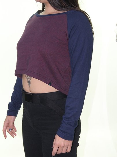 Blusinha Feminina Loveboard Old Manga Longa Cropped - Marinho/Bordo