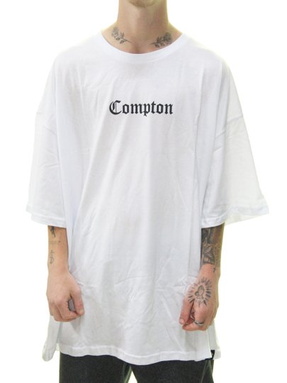 Camiseta Mascuilina Other Culture Over Compton BIG Manga Curta - Branco