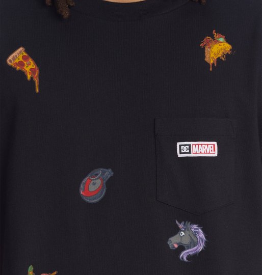 Camiseta Masculina DC All Over Pocket Manga Curta Estampada - Preto
