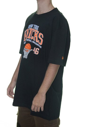 Camiseta Masculina New Era College Placar Neykni Manga Curta Estampada BIG - Preto