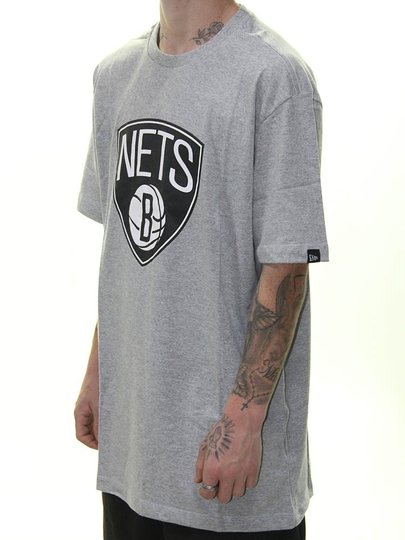 Camiseta Masculina New Era NBA Brooklyn Nets Manga Curta Estampada - Cinza/Mescla