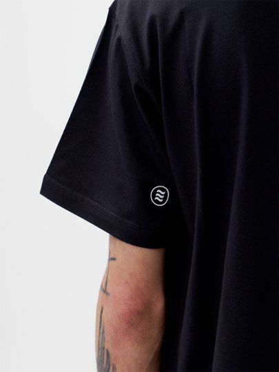 Camiseta Masculina Santo Swell Fit Mountain Manga Curta Estampada - Preto