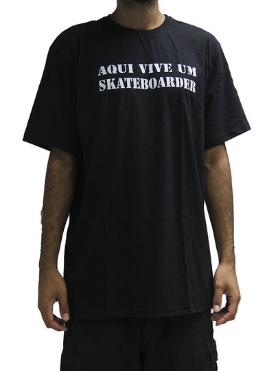 Camiseta Masculina Session Aqui Vive Um Skateboard Manga Curta Estampada - Preto