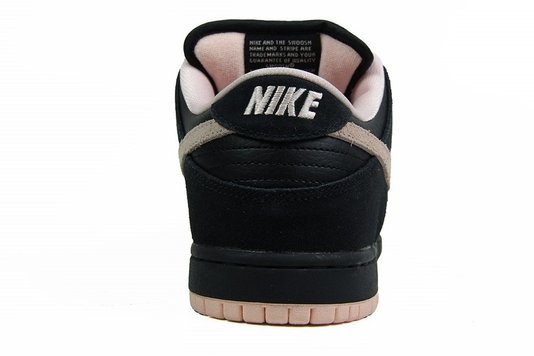 Tenis Feminino Nike Sb Dunk Low Pro Solado de borracha vulcanizado Cor Black/Washed Coral