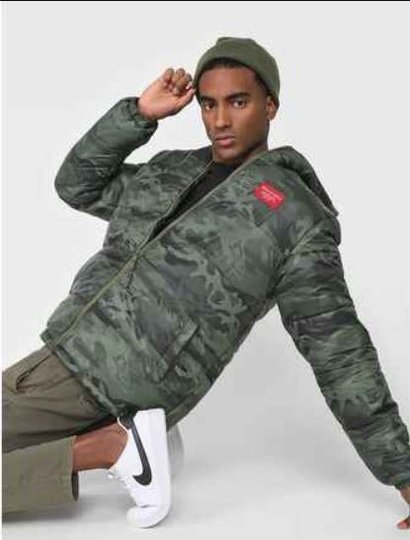 Jaqueta Masculina New Era Puffer Military Full Print Manga Longa com Capuz - Verde Militar