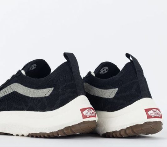 Tênis Feminino Vans MTE Ultrarange VR3  - Black/Marshmallow