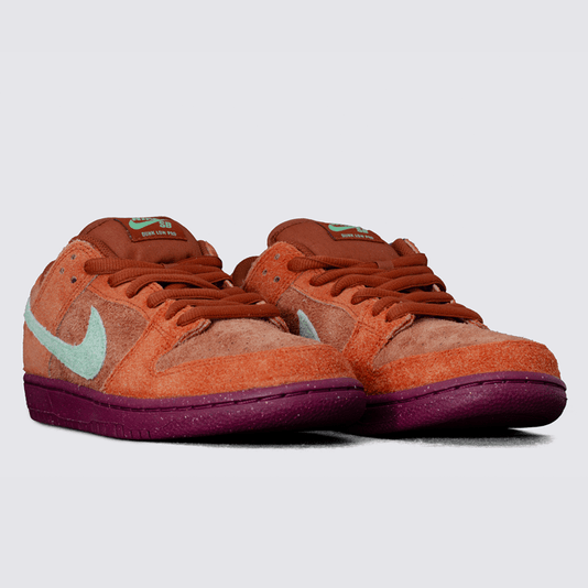 Tênis Masculino Nike SB Dunk Low Pro PRM - Mystic Red/Emerald Rise