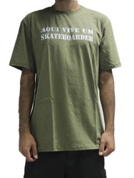 Camiseta Masculina Session Aqui Vive Um Skateboard Manga Curta Estampada - Verde